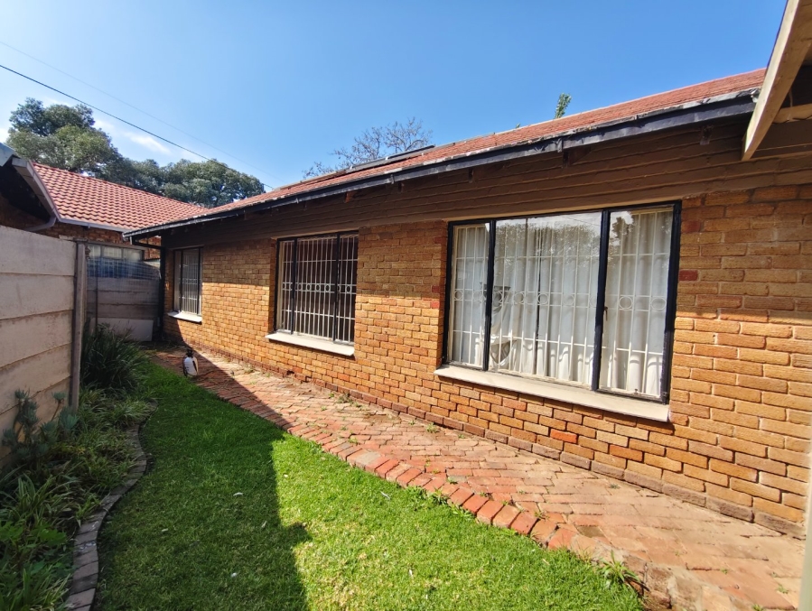To Let 3 Bedroom Property for Rent in Pellissier Free State
